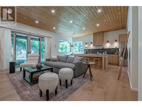 9961/9963 Purcell Drive, Vernon, BC - Indoor Photo Showing Living Room