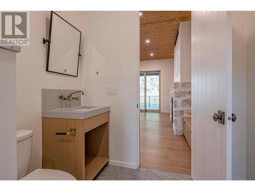 9963 Purcell Drive, Vernon, BC - Indoor Photo Showing Bathroom