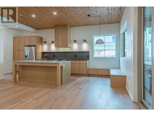 9963 Purcell Drive, Vernon, BC - Indoor Photo Showing Kitchen