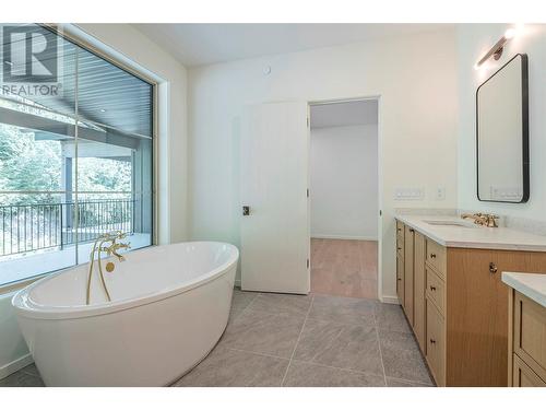 9963 Purcell Drive, Vernon, BC - Indoor Photo Showing Bathroom