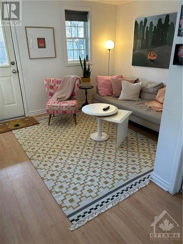 26 Lowrey Street, Ottawa, ON - Indoor Photo Showing Living Room