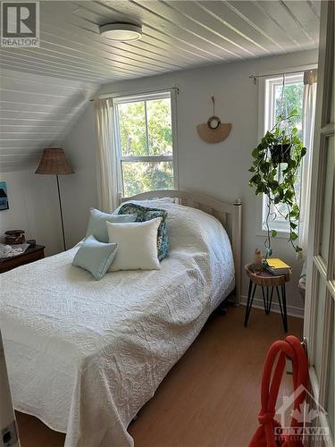 26 Lowrey Street, Ottawa, ON - Indoor Photo Showing Bedroom