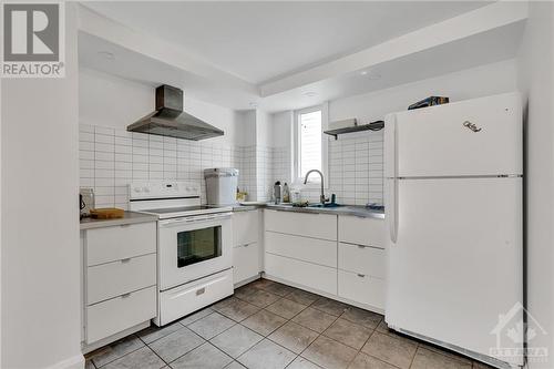 26 Lowrey Street, Ottawa, ON - Indoor Photo Showing Kitchen