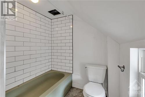 26 Lowrey Street, Ottawa, ON - Indoor Photo Showing Bathroom