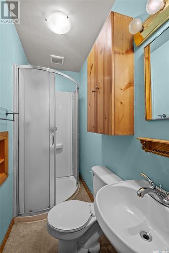 546 7Th Street E, Prince Albert, SK - Indoor Photo Showing Bathroom