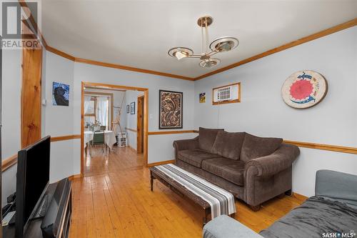 546 7Th Street E, Prince Albert, SK - Indoor Photo Showing Living Room