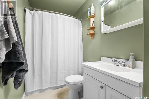 842 Vaughan Street, Moose Jaw, SK - Indoor Photo Showing Bathroom