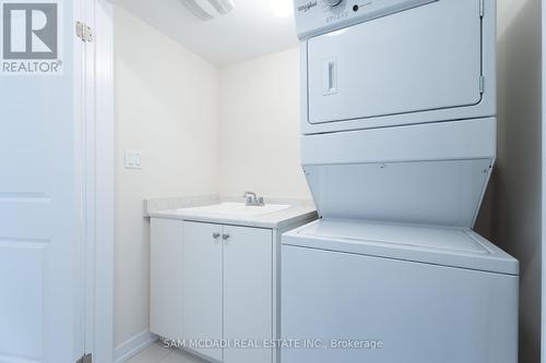 48 Dandara Gate, Vaughan (Steeles West Industrial), ON - Indoor Photo Showing Laundry Room