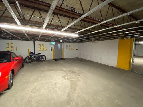 Garage - 706-505 Rue St-Francois, Brossard, QC - Indoor Photo Showing Garage