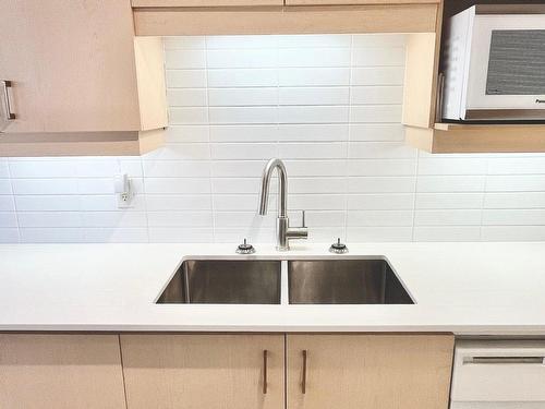 Cuisine - 706-505 Rue St-Francois, Brossard, QC - Indoor Photo Showing Kitchen With Double Sink