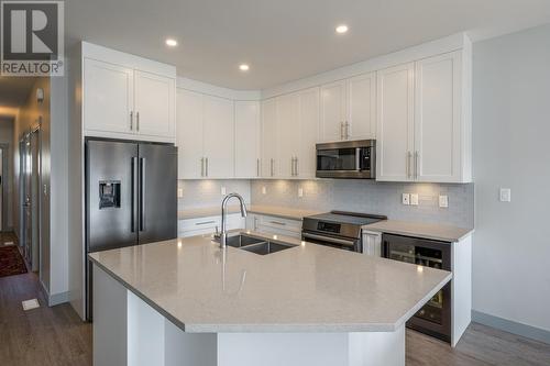 902 2425 Rowe Street, Prince George, BC - Indoor Photo Showing Kitchen With Double Sink With Upgraded Kitchen