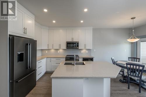 902 2425 Rowe Street, Prince George, BC - Indoor Photo Showing Kitchen With Double Sink With Upgraded Kitchen