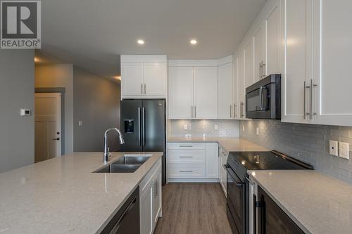 902 2425 Rowe Street, Prince George, BC - Indoor Photo Showing Kitchen With Double Sink With Upgraded Kitchen