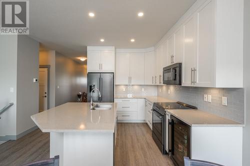 902 2425 Rowe Street, Prince George, BC - Indoor Photo Showing Kitchen With Upgraded Kitchen