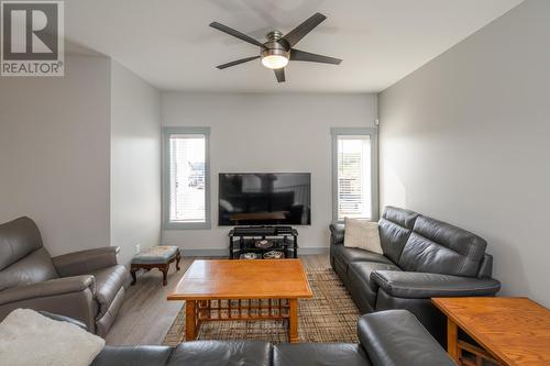 902 2425 Rowe Street, Prince George, BC - Indoor Photo Showing Living Room