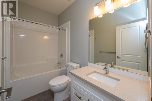 902 2425 Rowe Street, Prince George, BC - Indoor Photo Showing Bathroom