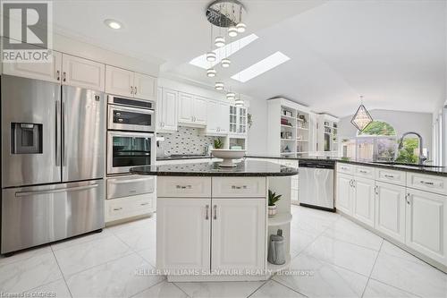 20 Craven Avenue, Burlington, ON - Indoor Photo Showing Kitchen With Upgraded Kitchen