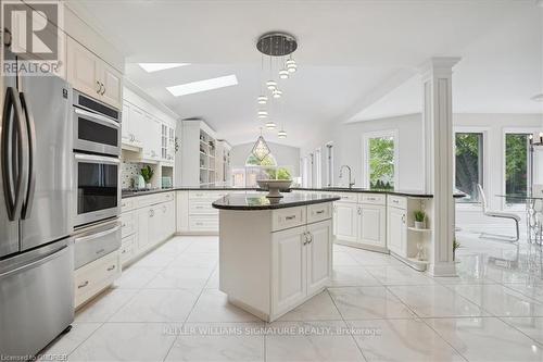 20 Craven Avenue, Burlington (Grindstone), ON - Indoor Photo Showing Kitchen