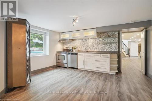 20 Craven Avenue, Burlington, ON - Indoor Photo Showing Kitchen With Upgraded Kitchen