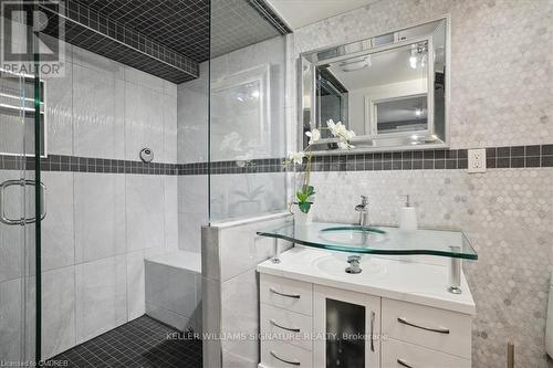 20 Craven Avenue, Burlington (Grindstone), ON - Indoor Photo Showing Bathroom