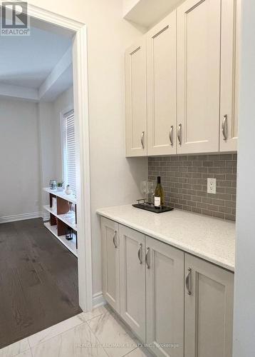 12 Carlinds Crescent, Whitchurch-Stouffville (Ballantrae), ON - Indoor Photo Showing Kitchen