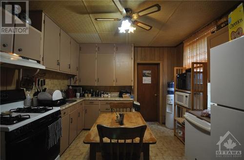 155 Beckwith Street N, Smiths Falls, ON - Indoor Photo Showing Kitchen