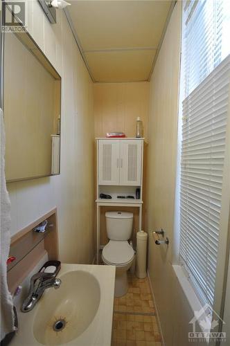 155 Beckwith Street N, Smiths Falls, ON - Indoor Photo Showing Bathroom