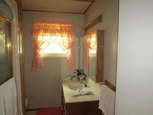 5300 Hillview Road, Grand Forks, BC - Indoor Photo Showing Bathroom