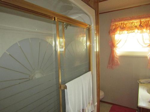 5300 Hillview Road, Grand Forks, BC - Indoor Photo Showing Bathroom