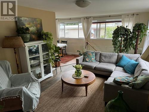 1616 68Th Avenue, Grand Forks, BC - Indoor Photo Showing Living Room