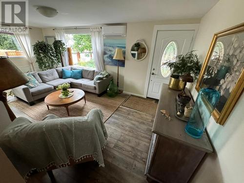 1616 68Th Avenue, Grand Forks, BC - Indoor Photo Showing Living Room