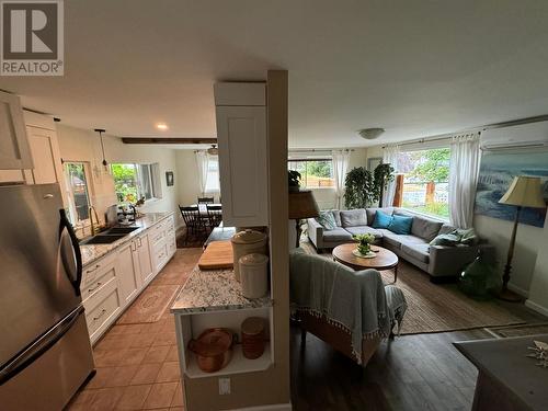 1616 68Th Avenue, Grand Forks, BC - Indoor Photo Showing Living Room