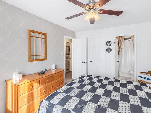 1289 Vincent Cres, Innisfil, ON - Indoor Photo Showing Bedroom