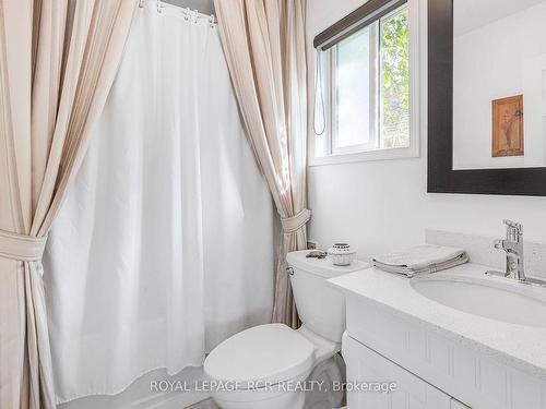 1289 Vincent Cres, Innisfil, ON - Indoor Photo Showing Bathroom