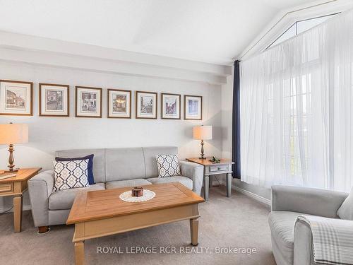 1289 Vincent Cres, Innisfil, ON - Indoor Photo Showing Living Room