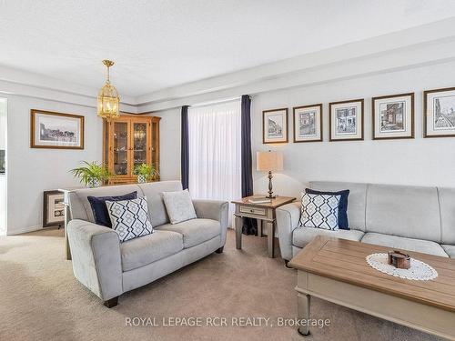 1289 Vincent Cres, Innisfil, ON - Indoor Photo Showing Living Room