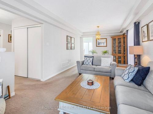 1289 Vincent Cres, Innisfil, ON - Indoor Photo Showing Living Room