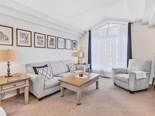 1289 Vincent Cres, Innisfil, ON - Indoor Photo Showing Living Room