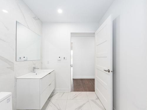 Bathroom - 108-10120 Rue Lauraine-Vaillancourt, Montréal (Ahuntsic-Cartierville), QC - Indoor Photo Showing Laundry Room