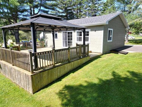 Terrasse - 41 Rue Yvon, Saint-Alphonse-Rodriguez, QC - Outdoor