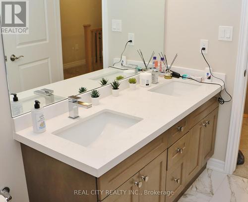 7197 Parsa Street E, Niagara Falls, ON - Indoor Photo Showing Bathroom