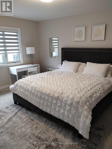 7197 Parsa Street E, Niagara Falls, ON - Indoor Photo Showing Bedroom