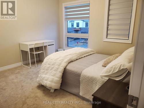 7197 Parsa Street E, Niagara Falls, ON - Indoor Photo Showing Bedroom