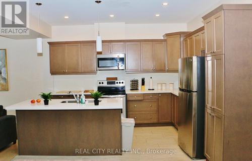 7197 Parsa Street E, Niagara Falls, ON - Indoor Photo Showing Kitchen