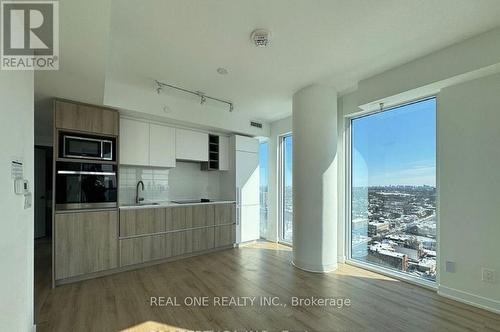 4615 - 319 Jarvis Street, Toronto, ON - Indoor Photo Showing Kitchen