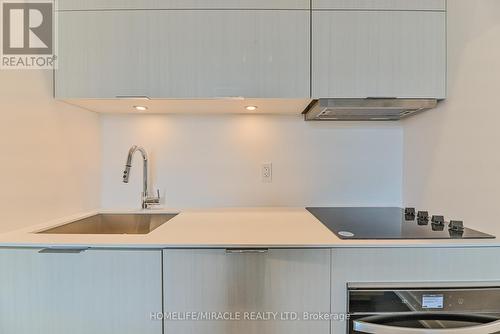 301 - 370 Martha Street, Burlington (Brant), ON - Indoor Photo Showing Kitchen