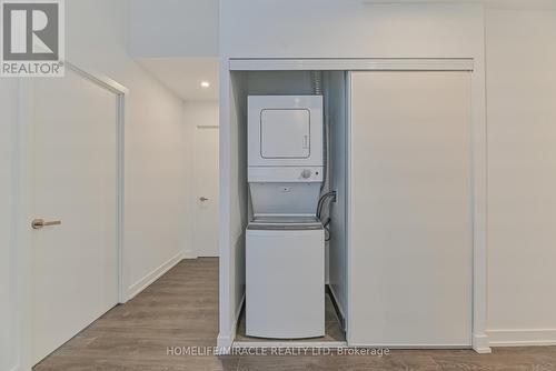 301 - 370 Martha Street, Burlington (Brant), ON - Indoor Photo Showing Laundry Room