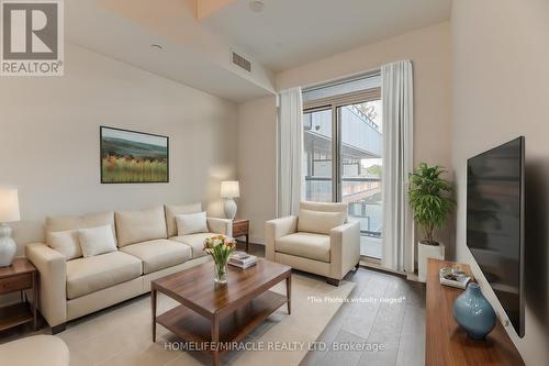 301 - 370 Martha Street, Burlington (Brant), ON - Indoor Photo Showing Living Room