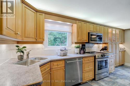 40 Parkend Avenue, Brampton (Brampton South), ON - Indoor Photo Showing Kitchen With Double Sink