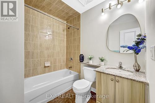 226 - 216 Oak Park Boulevard, Oakville, ON - Indoor Photo Showing Bathroom